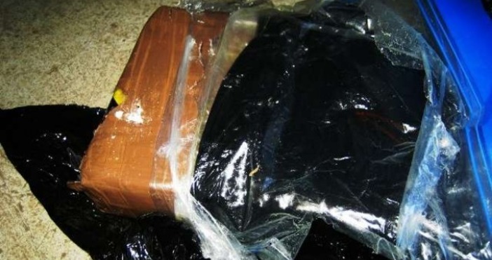 Пратка от над 1 тон кокаин предназначен за нарколаборатории в