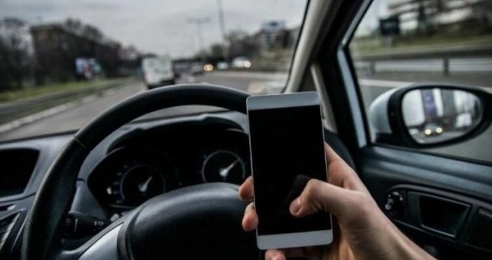 Мобилните телефони са една от най-разпространените причини за пътно-транспортни произшествия