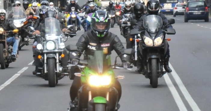 Снимка Булфото архивdnes bg Стотици машини ще гастролират по столичните булевардиХиляди