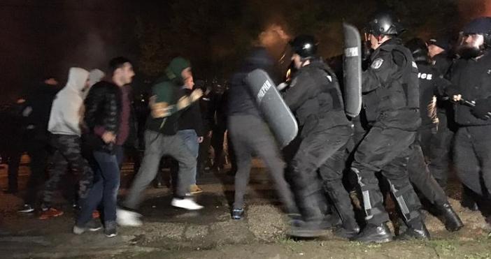 Жителите на Габрово за втора вечер излязоха на протест срещу