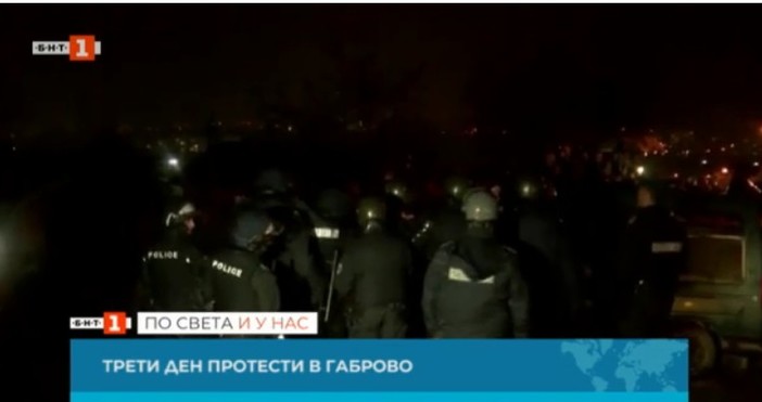БНТТрети ден протести в Габрово след нападението над продавач в