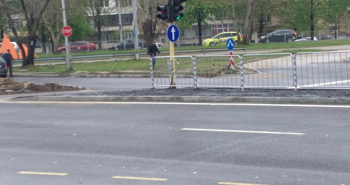 Снимка читателВъв връзка с полагане на асфалт на бул В