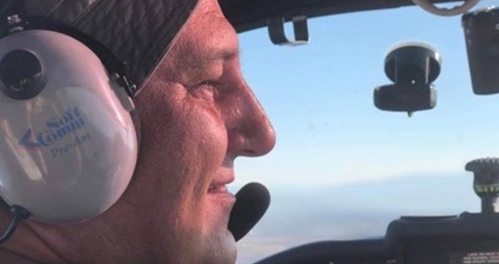Снимка Фейсбук 45 годишният Стефан Василски кйто е пилотирал спортния самолет паднал