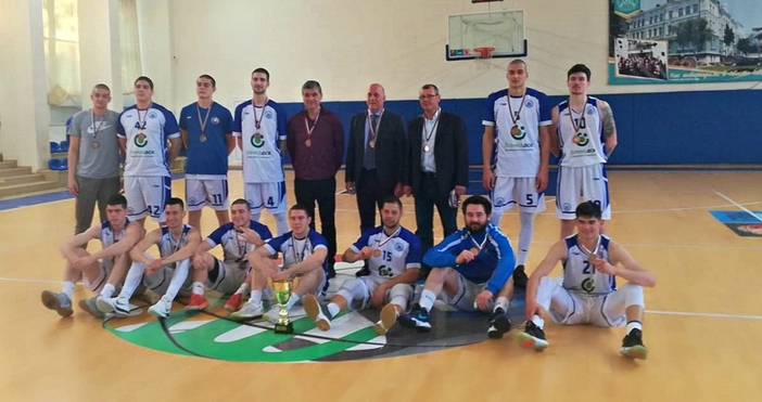 Снимка  BGbasketБаскетболният тим на Икономически университет Варна спечели серията за трето място
