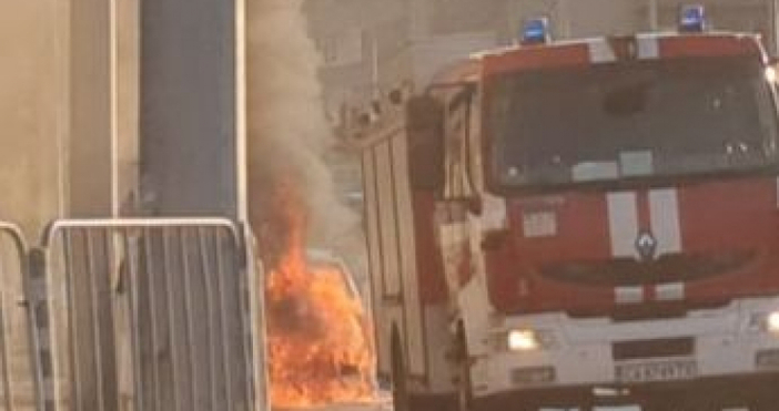 Кола е избухнала в пламъци на бул Ситняково в София