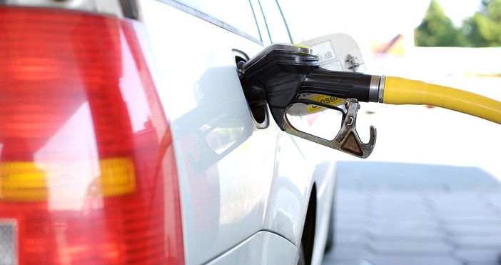 Бензинът поскъпва по съвсем обективни причини – повечето рафинерии в