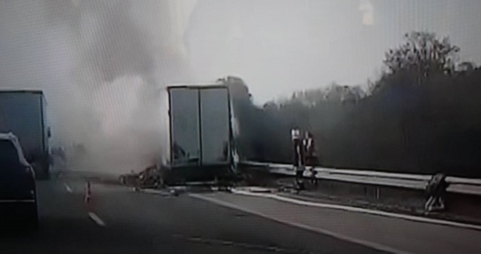 Кадър Нова твТИР изгоря на магистрала Тракия  тази сутрин съобщава Нова