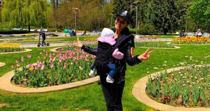 Снимки фейсбукПреслава не може да се нарадва на дъщеричката си