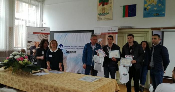 Учениците от Професионалната гимназия по строителство архитектура и геодезия Васил