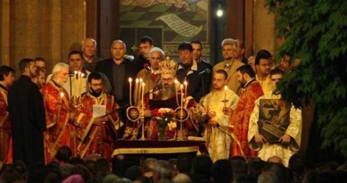 Снимка Петел архивПо случай тържествената Пасхална Великденска служба в катедралния