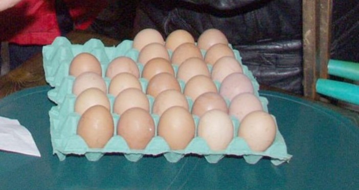 Яйцата трябва да са със стайна температура преди варенето.Не бързайте