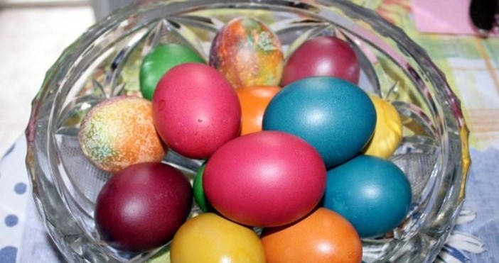 Унесени в красивите шарки които придаваме на великденските си яйца
