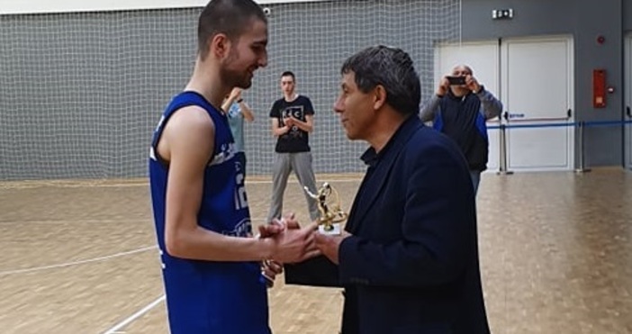 Баскетболистът на Черно море Тича U19 Мартин Стефанов заслужи две