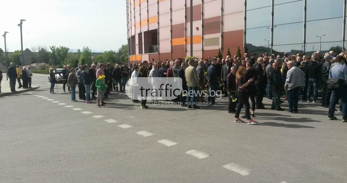 Traffic newsЛегендата на Ботев си отиде на 77-годишна възраст Стотици граждани