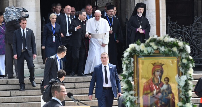 Снимки БулфотоПапа Франциск произнесе на площад Свети Александър Невски неделна