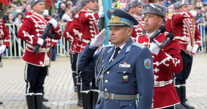 Снимка БулфотоС тържествен водосвет на бойните знамена и знамената-светини и военен парад