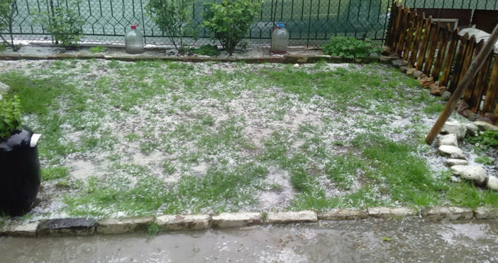 Почти в цялата страна се сипе силен дъжд но в