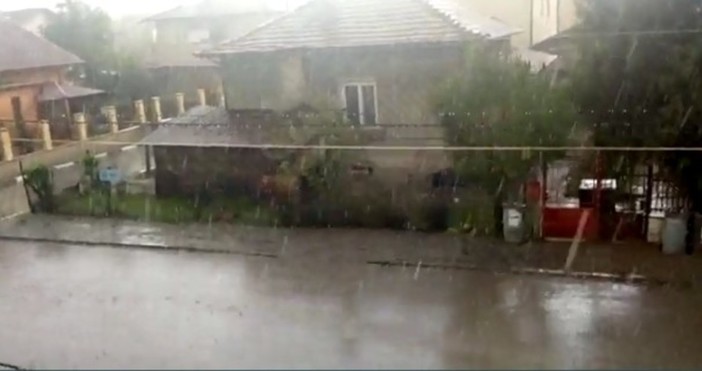 Агенция ФокусНа 6 май силна градушка валя в Плевенско В