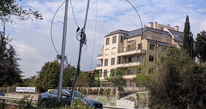 Снимки ЧитателЗа опасен кабел алармира читател на Петел от Варна
