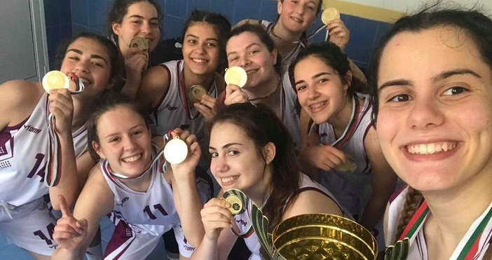 Баскетболистките на Първа езикова гимназия от Варна се пребориха за