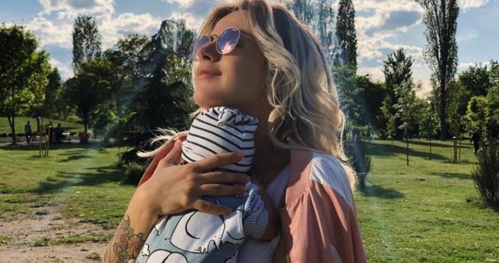 Снимка Instagram Певицата Поли Генова отбеляза първия месец на сина си