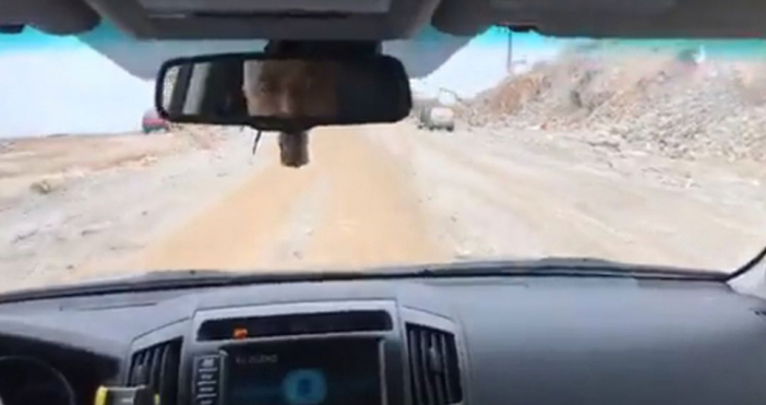Премиерът Бойко Борисов се пусна на живо как кара автомобил