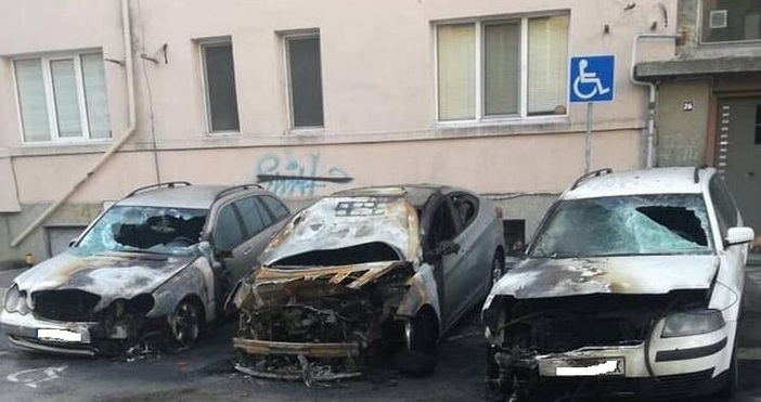 Снимки Виждам те КАТ Варна Три автомобила са били взривени