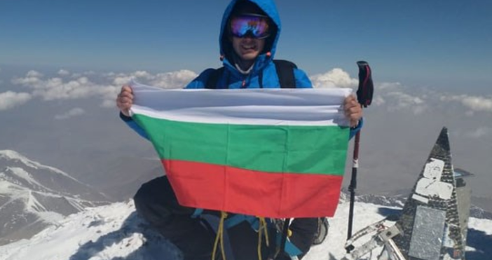 Русенец изкачи най високият връх в Европа и покори най високата свободно стояща планина в света  Килиманджаро като се качи