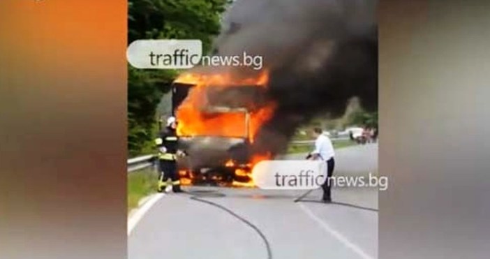 На пътя Пловдив - Девин, след Кричим, камион се подпали