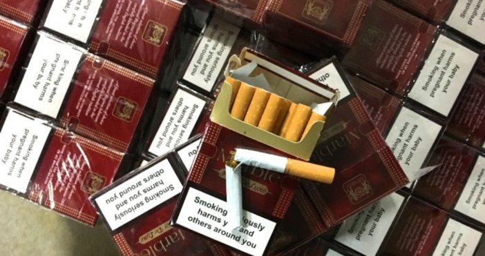Близо 4 000 кутии цигари с български акцизен бандерол са