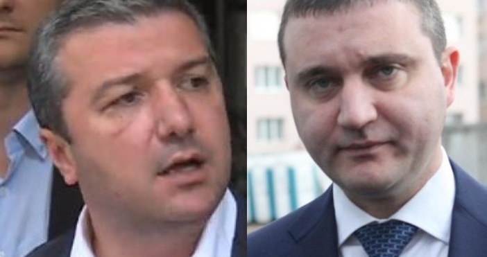Депутатите от БСП ще искат оставката на финансовия министър Владислав