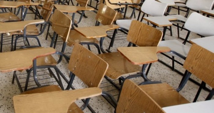 Снимка: БулфотоДвойните чинове в училищата ще бъдат заменени с единични работни места