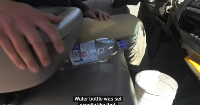 Оставянето на пластмасови бутилки с вода под палещите лъчи на