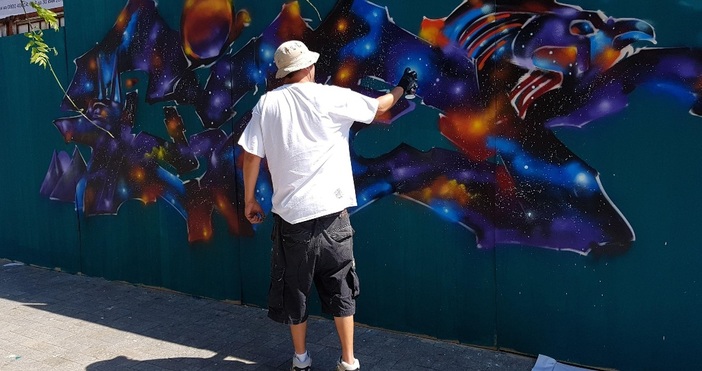 снимки: БулфотоУлични художници от България и чужбина рисуват графити на