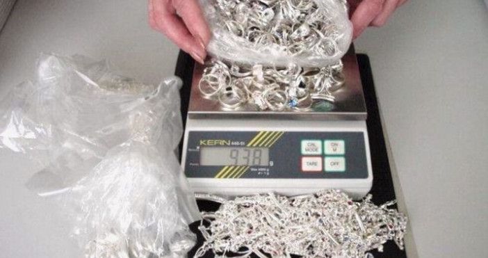 Снимка Агенция Митници Иззеха 7251 грама контрабандни сребърни изделия и накити