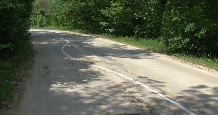 Дунав МостПоставиха пътна маркировка върху отворилите се дупки на пътя На местата