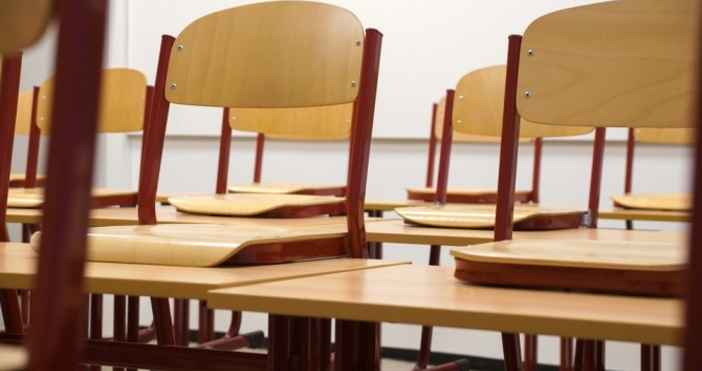 Снимка PixabayКрай на двойните чинове в училище Децата вече ще