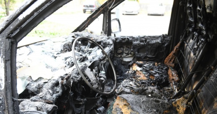 Снимка: Булфото, архивСреднощен пожар унищожи напълно лек автомобил Мазда в Пловдив, пише
