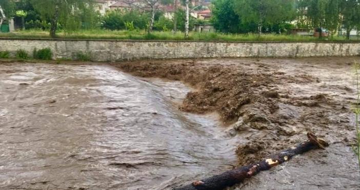 Снимка МониторКметът на Стрелча обяви бедствено положение на територията на