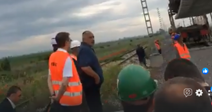 Бойко Борисов лично инспектира строежа на нова жп линия В момента той