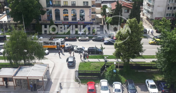 Няколко коли и трамвай се удариха в София съобщава Нова