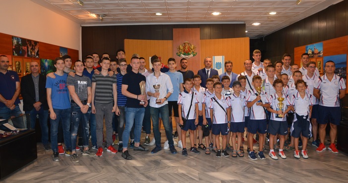 Кметът на Община Варна Иван Портних награди шампионите на България