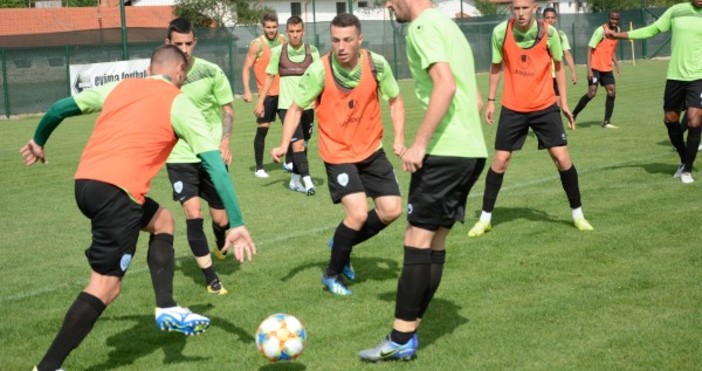 Треньорът на Черно море Илиан Илиев даде почивка на футболистите