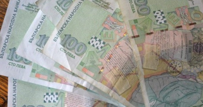 БНТНад половината от българите са доволни от заплащането си а 70 са