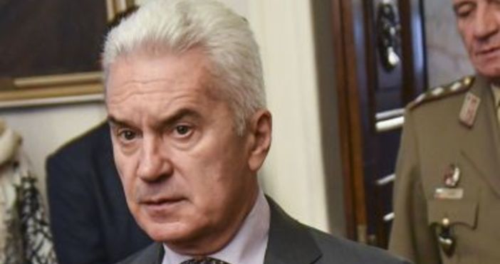 Председателят на партия Атака Волен Сидеров се закани да пита