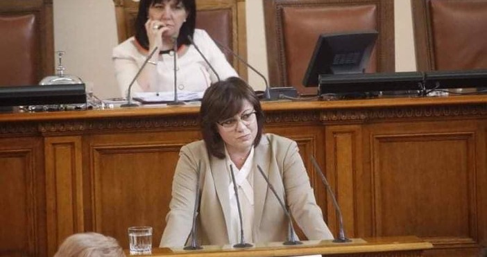 Лидерката на БСП Корнелия Нинова отправи пет въпроса към вносителите