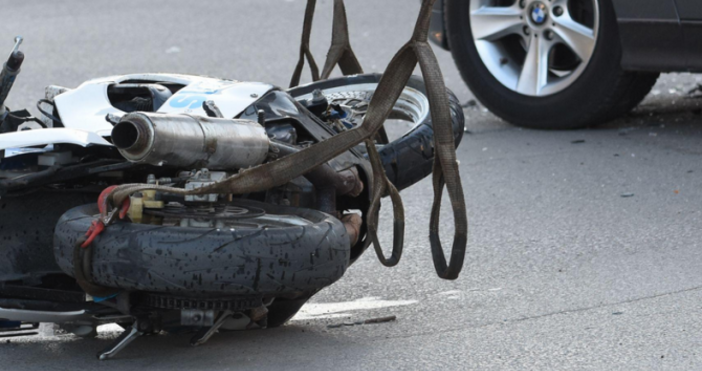 39 годишен мъж е загинал при катастрофа между мотоциклет и лек автомобил