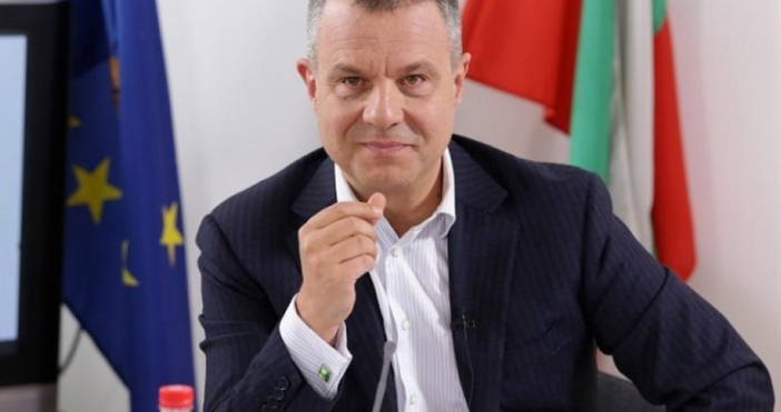 Новият шеф на Българската национална телевизия Емил Кошлуков започна с