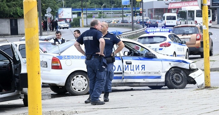 Снимки БулфотоКатастрофата е станала на пресечката на улиците Константин Величков