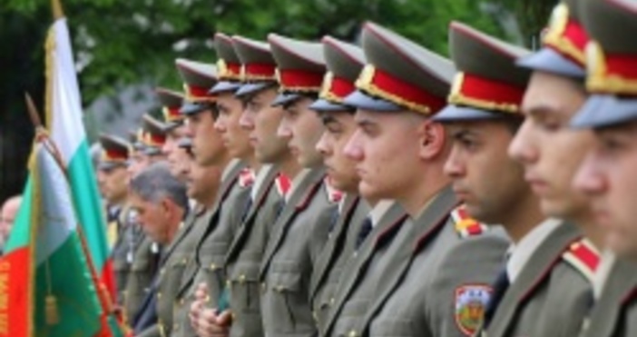 Източник  Otbrana com Гражданските лица кандидати за курсанти да да са пълнолетни и